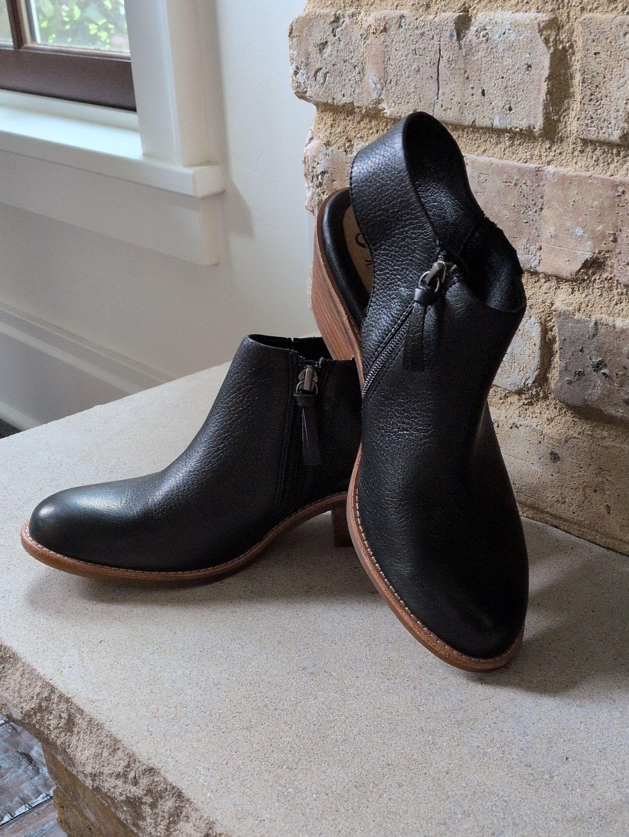 Sofft I Arabia Black Leather Slingback Ankle Booties With Side Zipper, 9 Medium